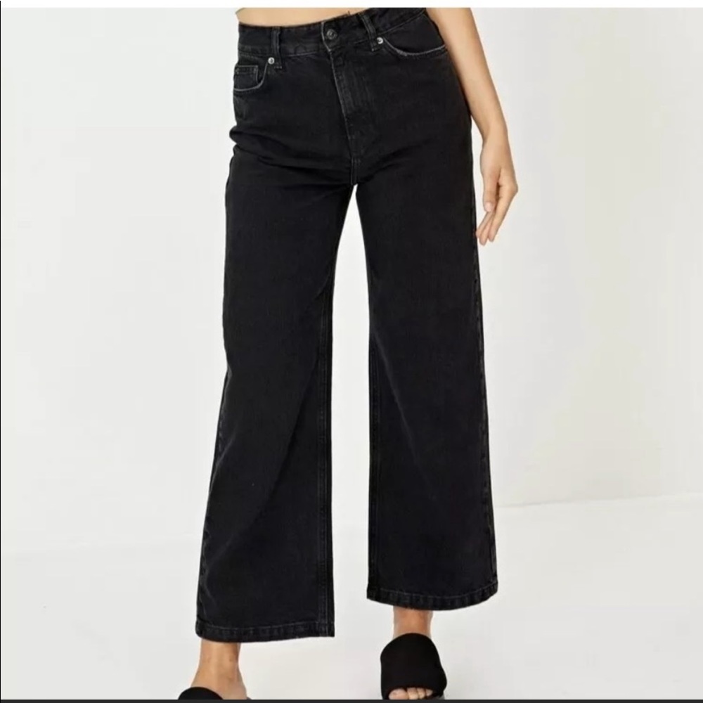 Mid-Rise Wide Leg Jean